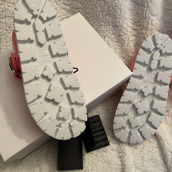 Prada Fussbet Buckle Thong - Picture 3 of 4